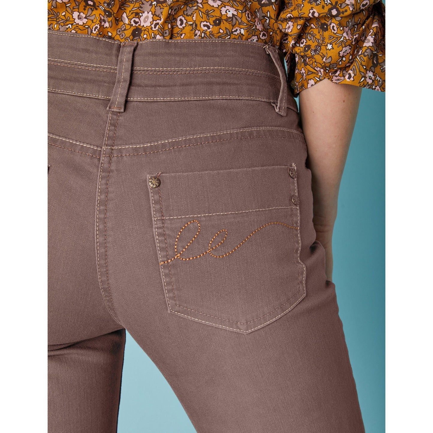 Trendy Women's 7/8th Stretch Denim Jeans with Laser Washing