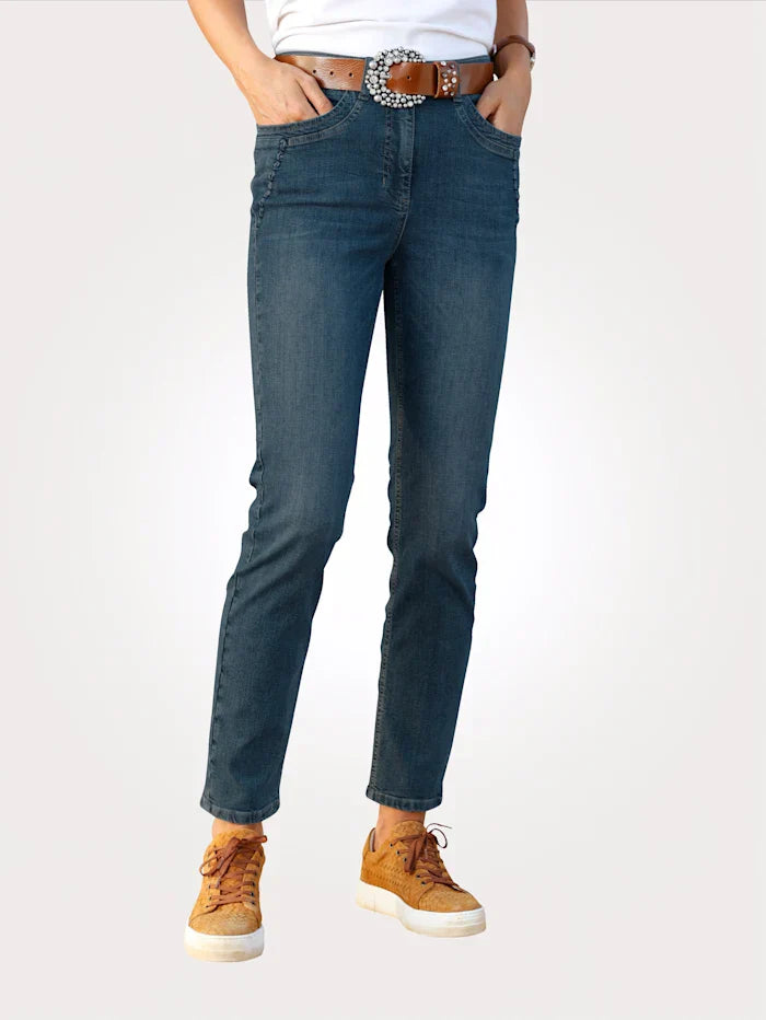 Mona Comfort Fit 5-Pocket Jeans: Effortless Elegance for Every Occasion